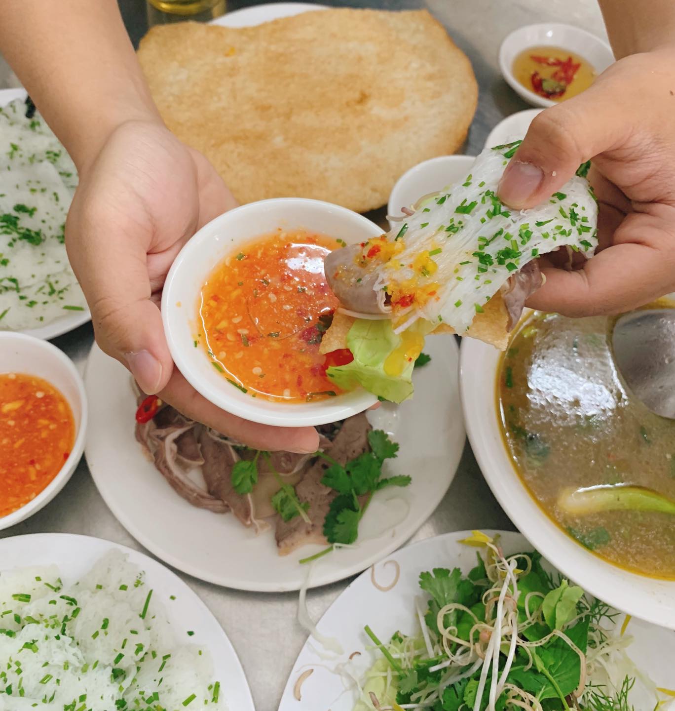 quan-an-sang-banh-hoi-chao-long