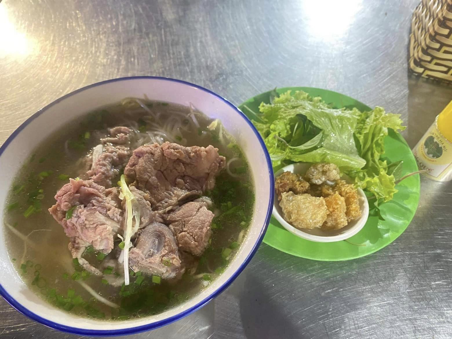 quan-an-sang-pho